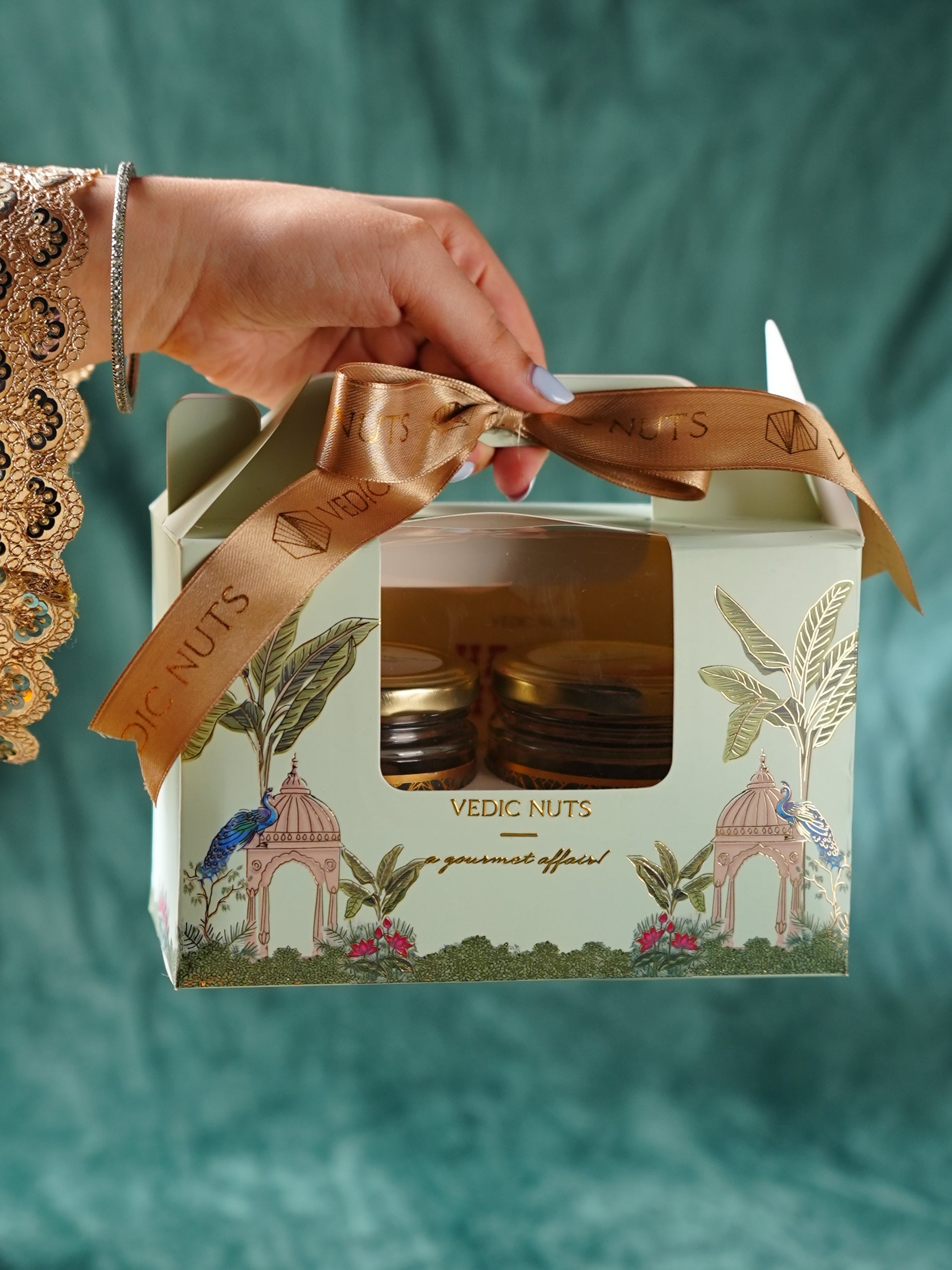 Pearl Handle box 100gms