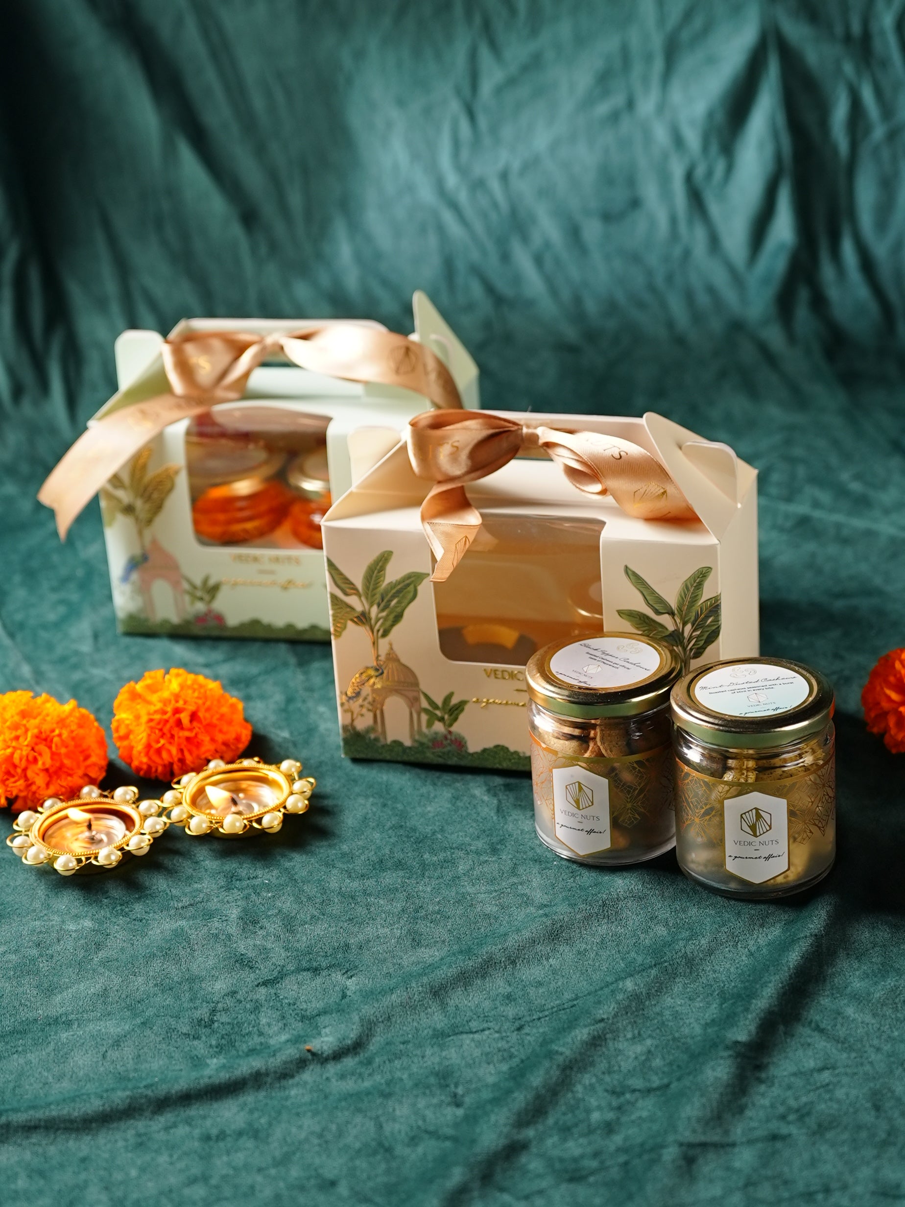 Pearl Handle box 100gms