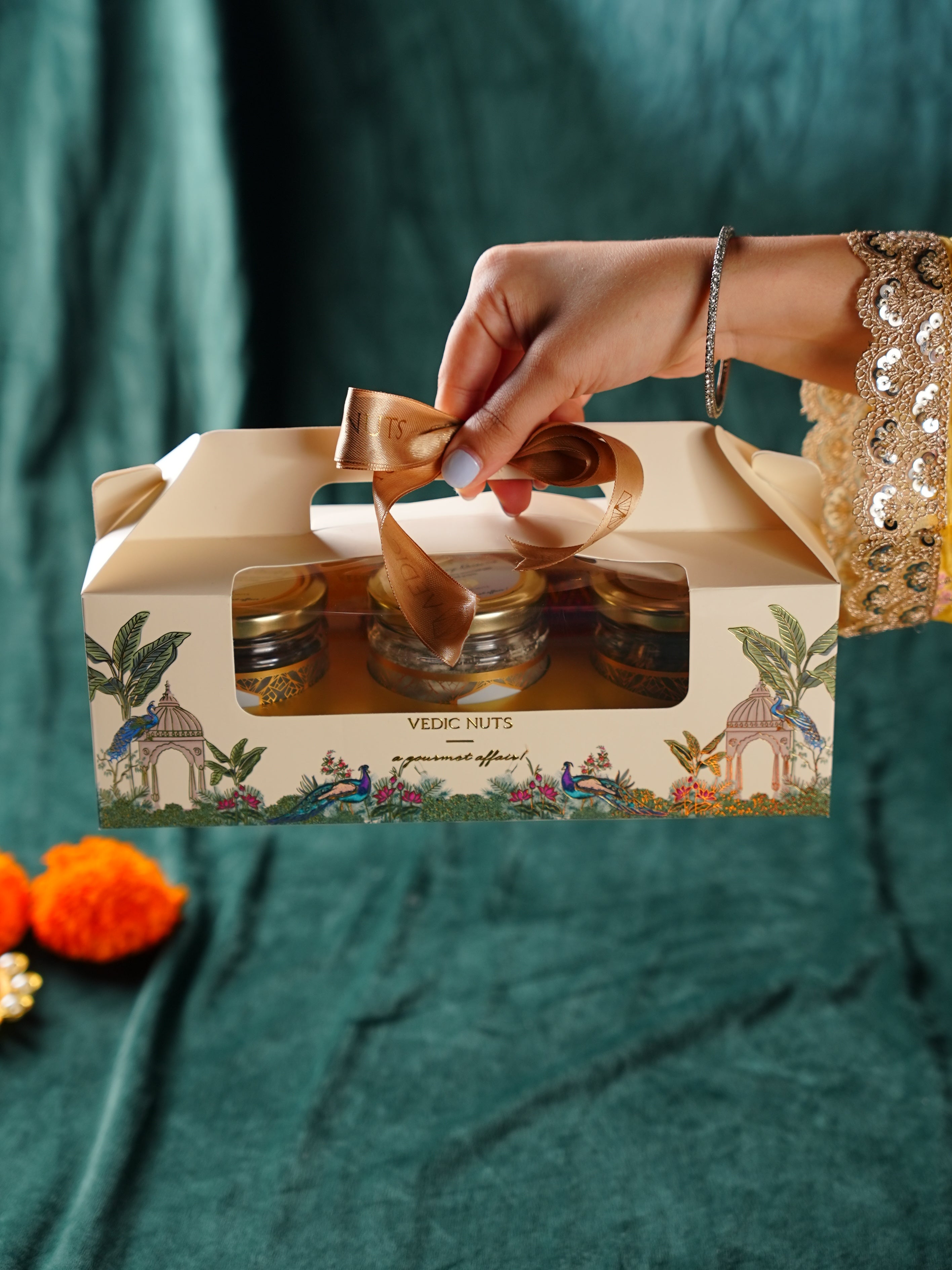 Luxury in a box: 3 jars handle box