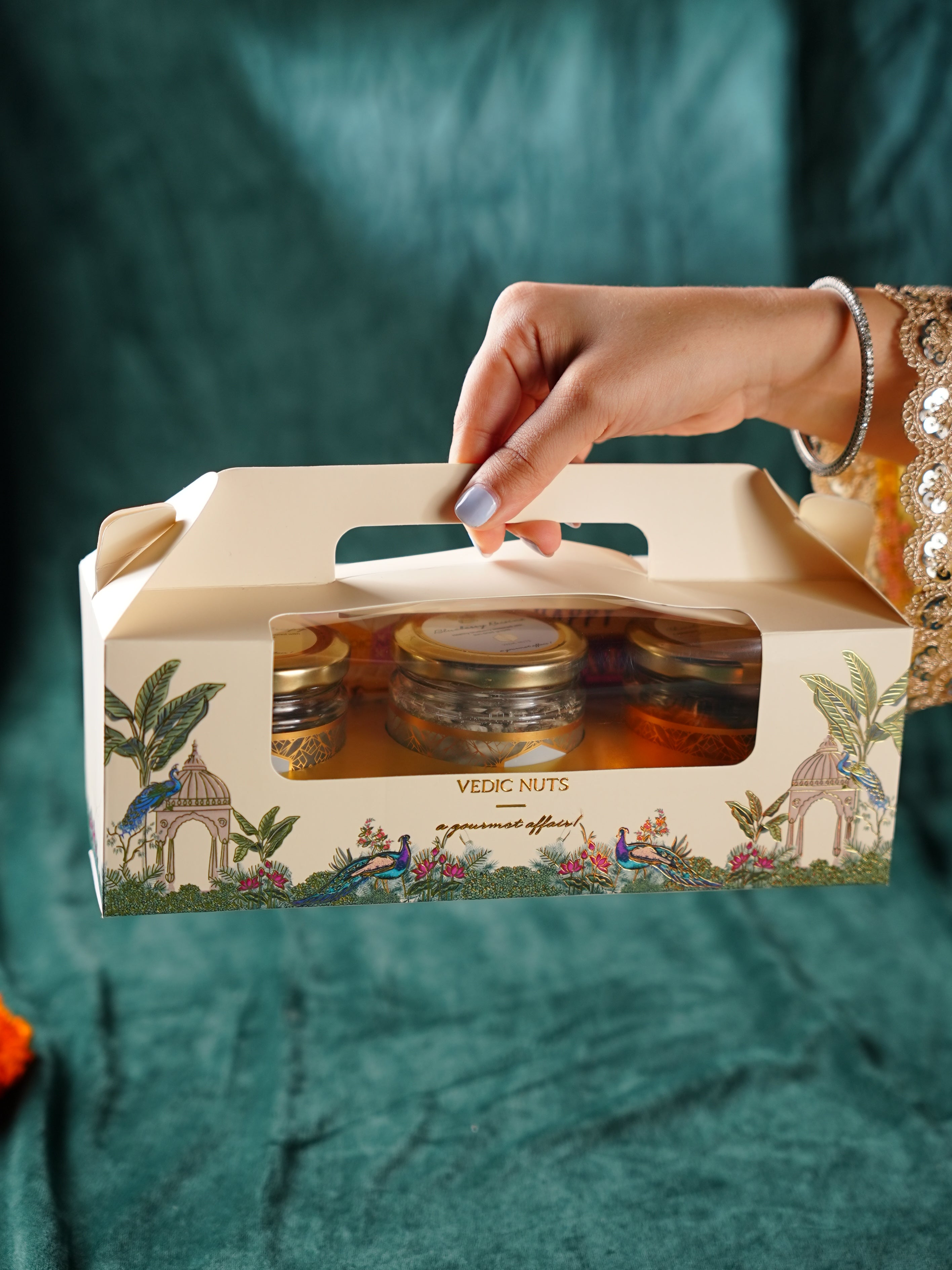 Luxury in a box: 3 jars handle box