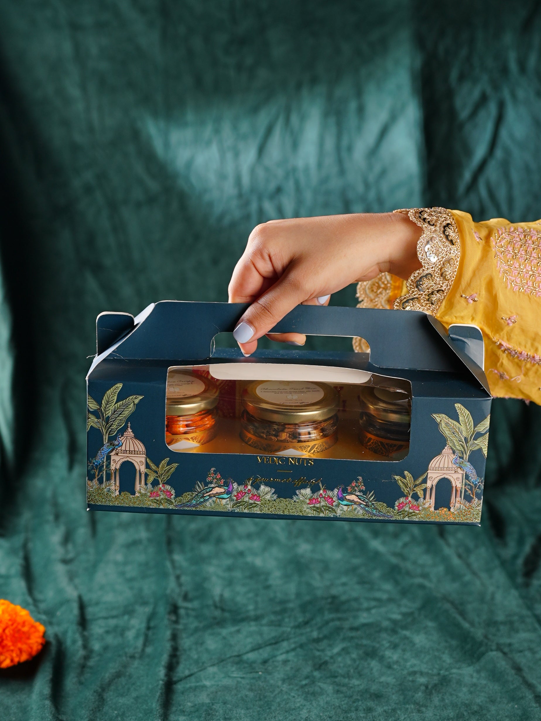 Luxury in a box: 3 jars handle box