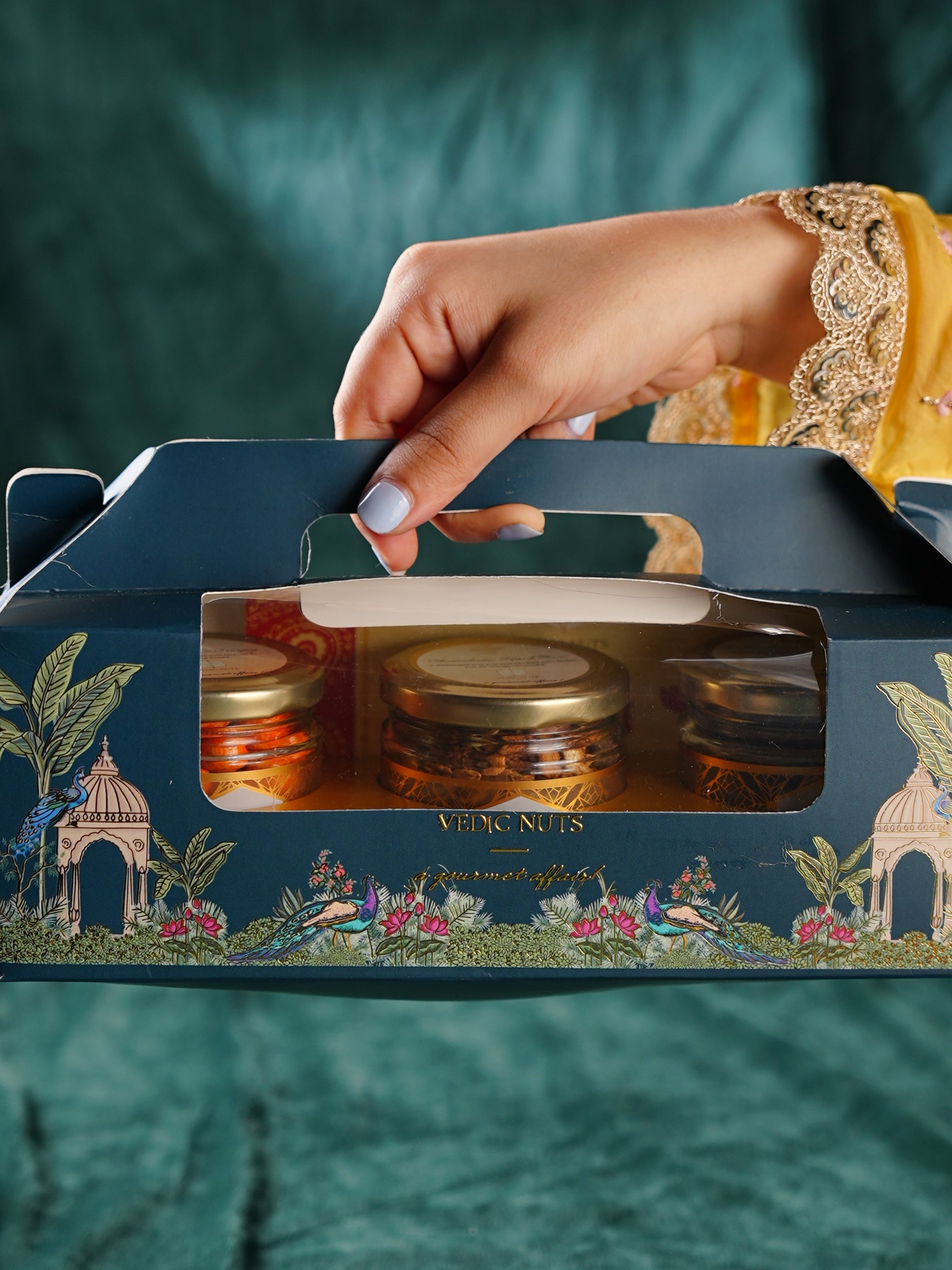 Luxury in a box: 3 jars handle box