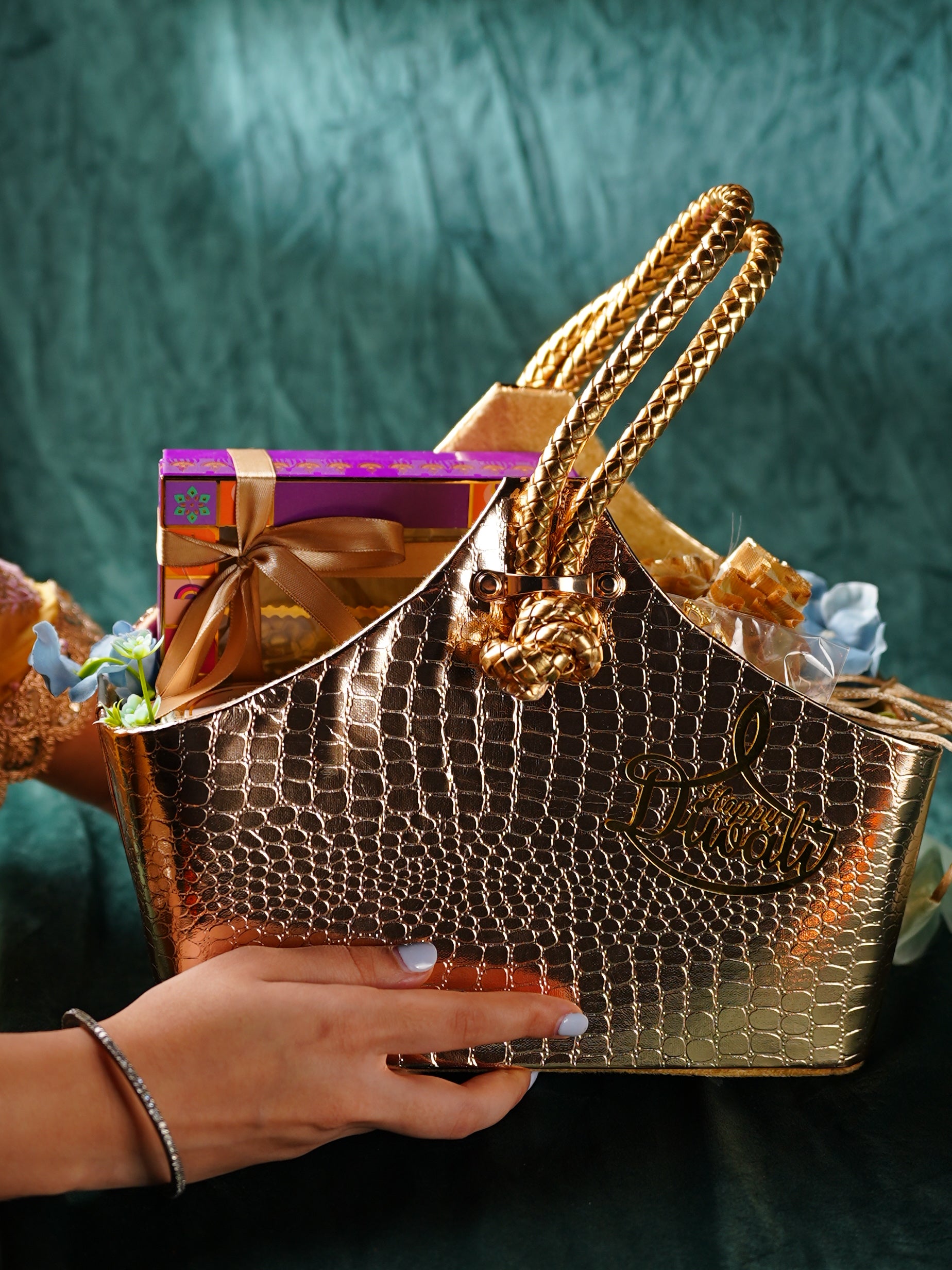 Golden Celebration Basket – A Festive Feast of Flavours